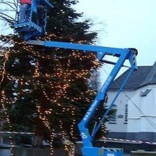 Knikarm hoogwerker kerstboom
